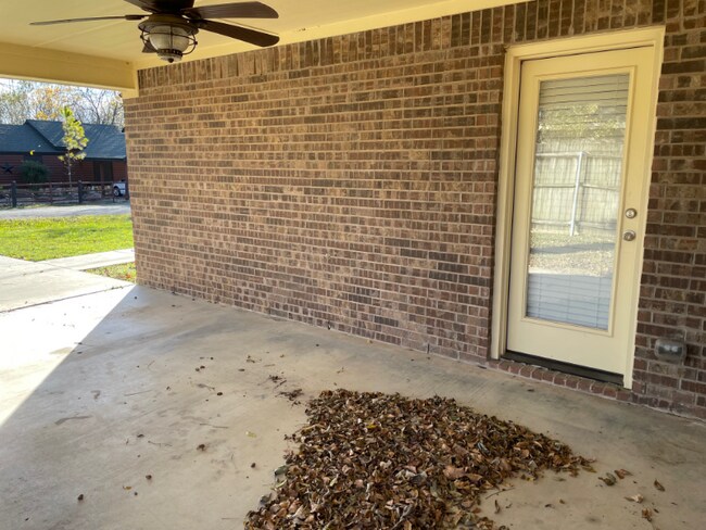 Photo - 106 W Adair St