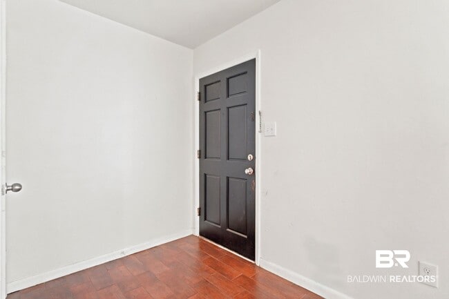 Photo - 509 Gayfer Ave