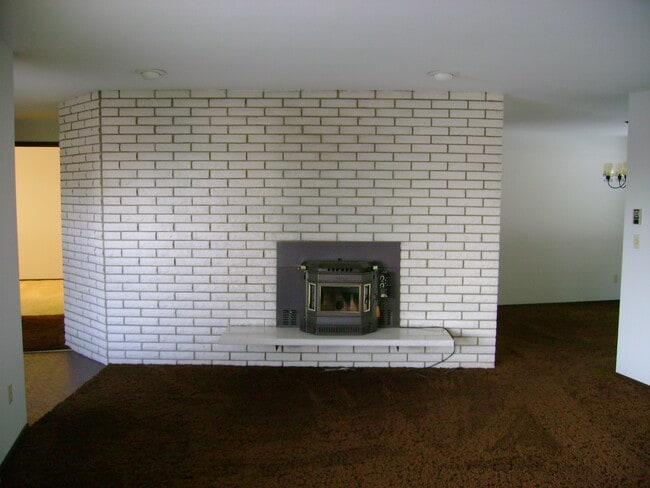 Photo - 1420 W 10th St