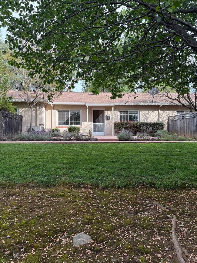 Building Photo - 80 College Way Unit 2