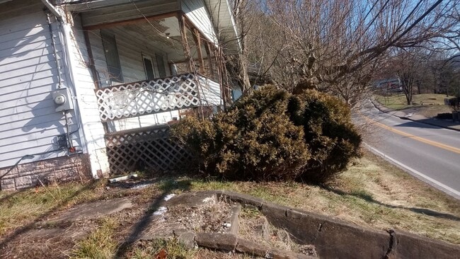 Building Photo - 2/1 Single family home!