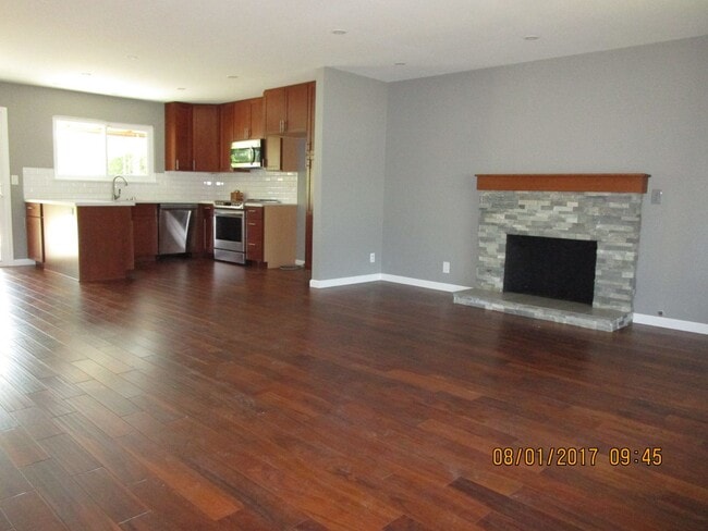 Photo - 185 Richard Pl