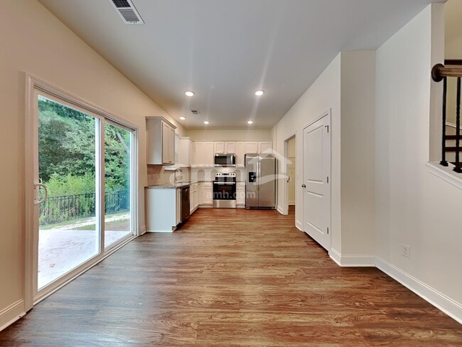 Photo - 622 W Lionel Rd