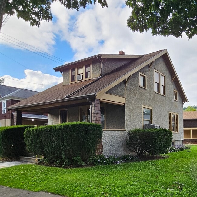 Building Photo - 15 Perry Ave Rental
