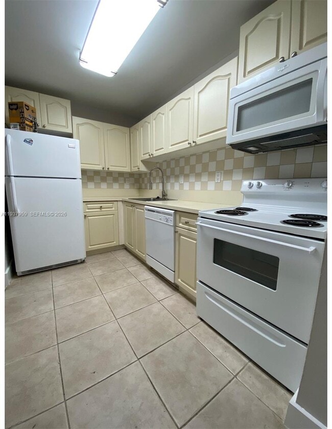 Photo - 10431 N Kendall Dr Unit D306