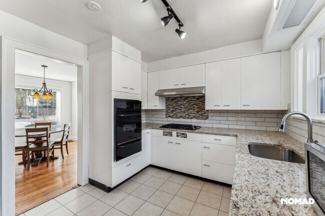 Photo - West Side near it all! 2 Bedroom Single Fa...