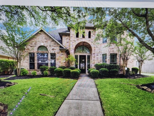 Building Photo - 15811 Tremout Hollow Ln Rental
