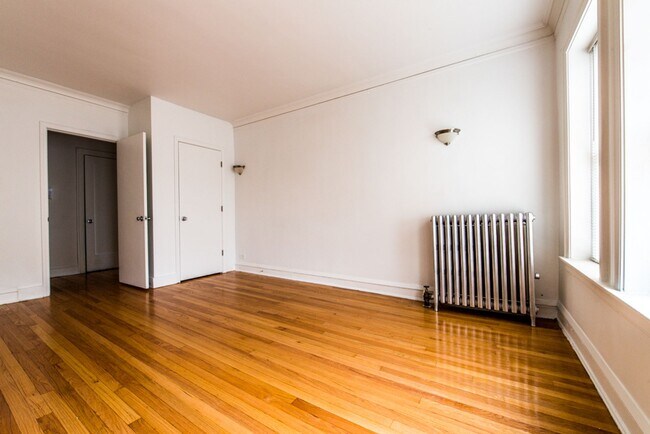 7955 S Calumet