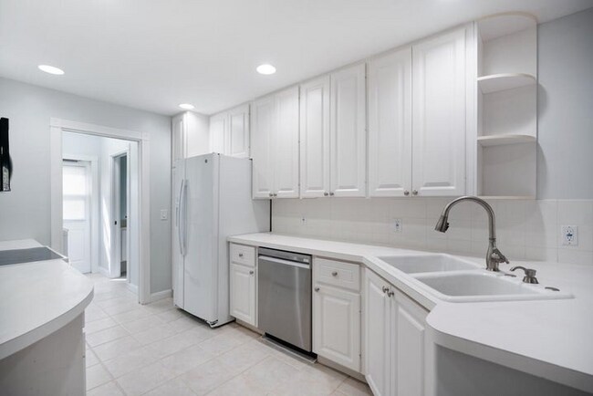 Photo - 329 Legare Ct