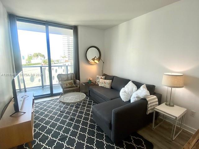 Photo - 501 NE 31st St Unidad 802