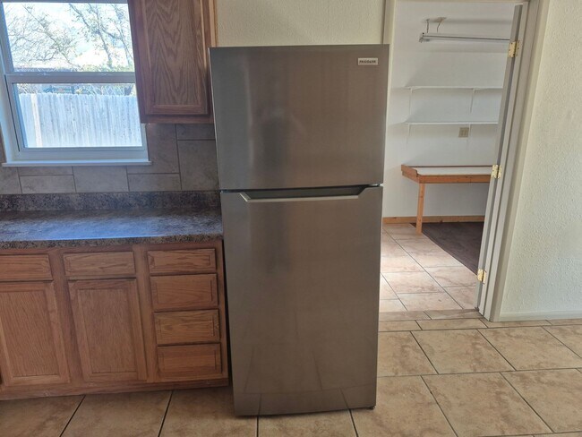 Photo - 4- Bedroom 1.5 bath home with over 1400sqft of living space!!