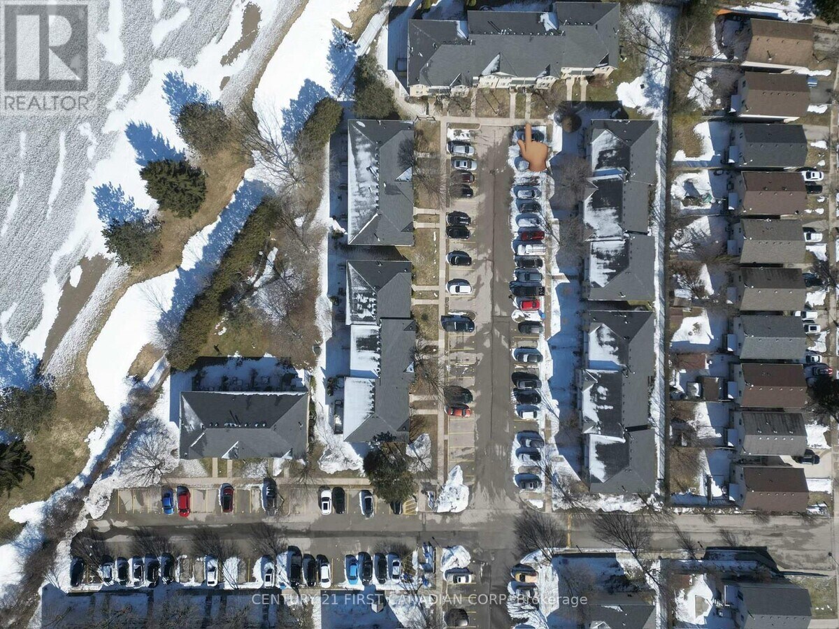 Photo - 925 Lawson Rd