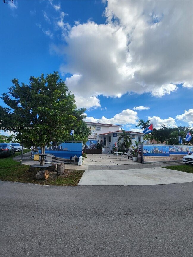 Building Photo - 1645 SW 83rd Ct. Unit 2