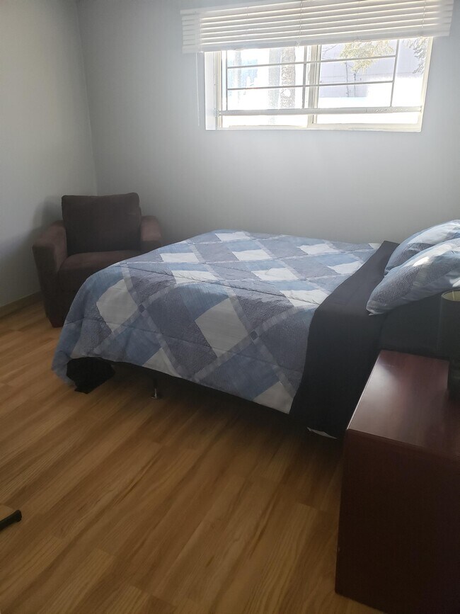 Photo - 10415 99 Ave Unité B2