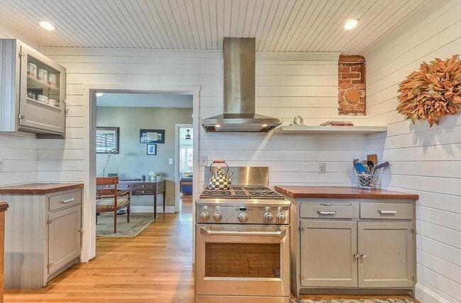 Photo - 1064 Harrison St