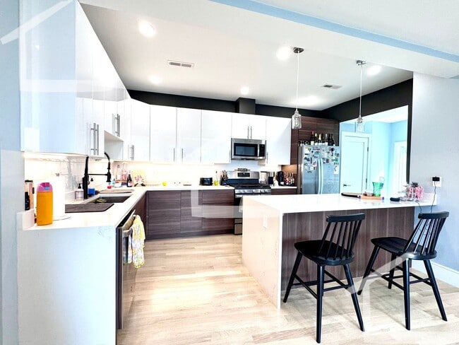 Photo - 9/1 Newly renovated 3BR/2BA in the heart of Washington Sq!