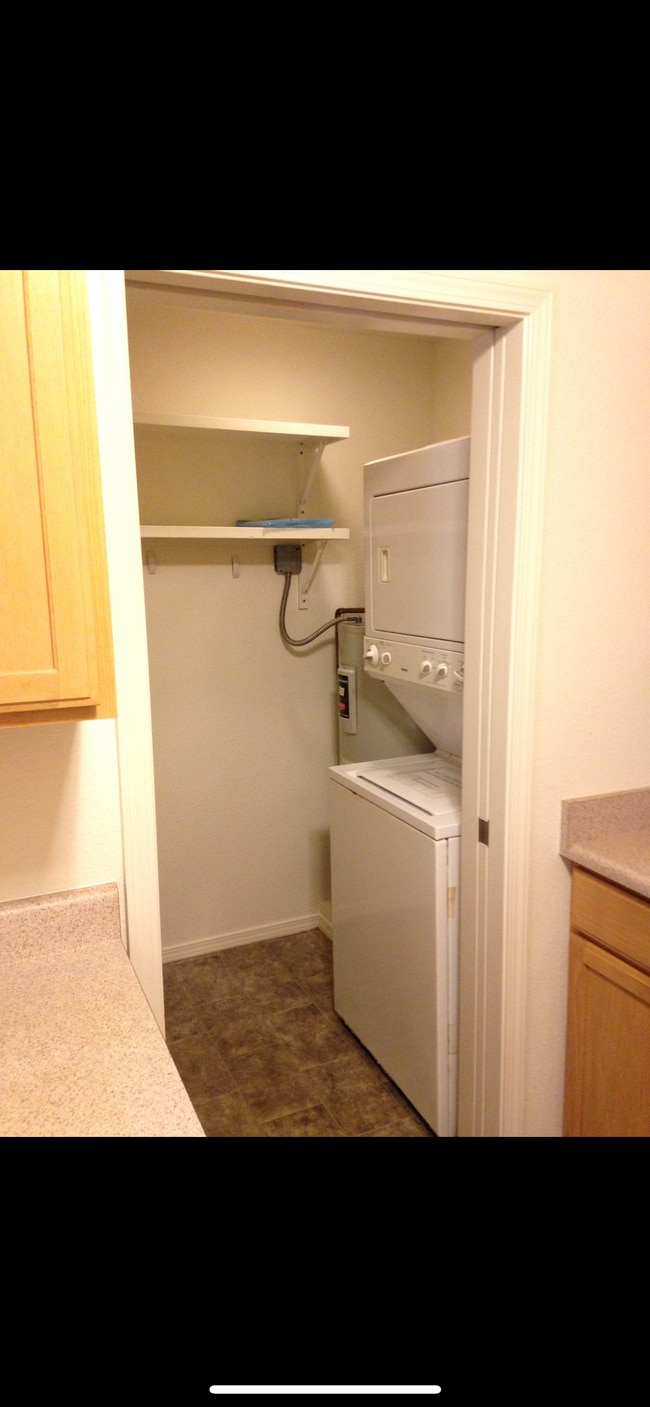 W/D in pantry - 75-5743 Alahou St Unit 101