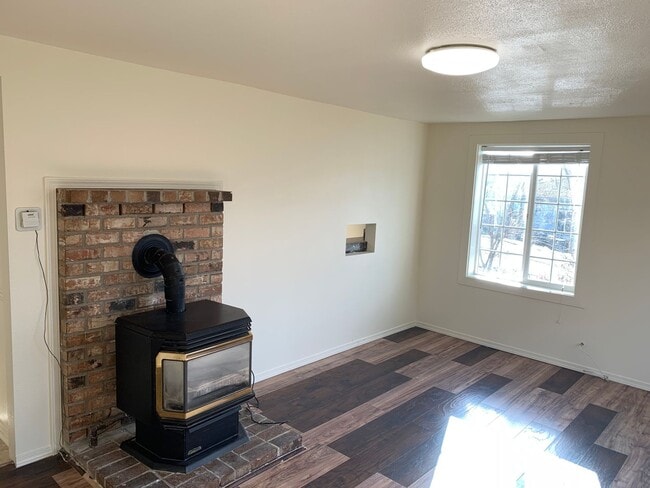 Photo - 128 NE Baker St