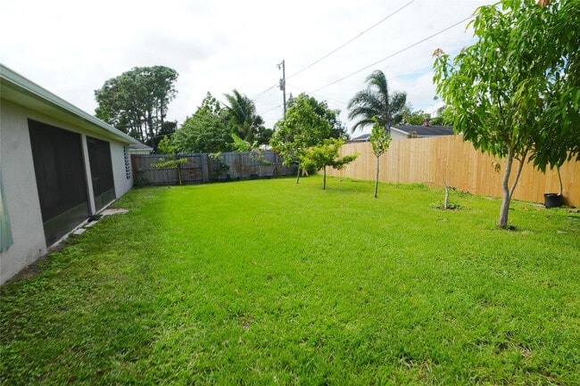 Photo - 2112 SE Holland St