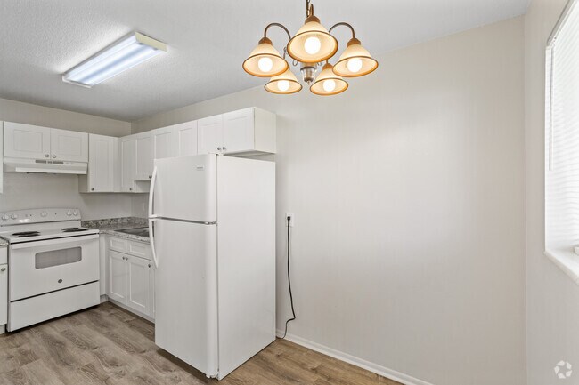 1BR, 1BA - 700SF - Kitchen
