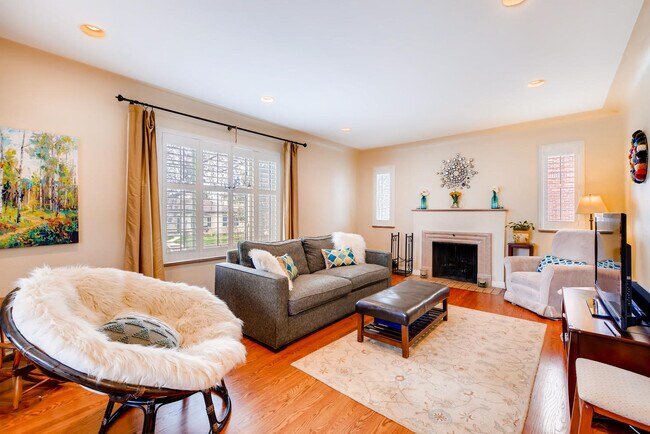 Photo - 950 S Clayton Way