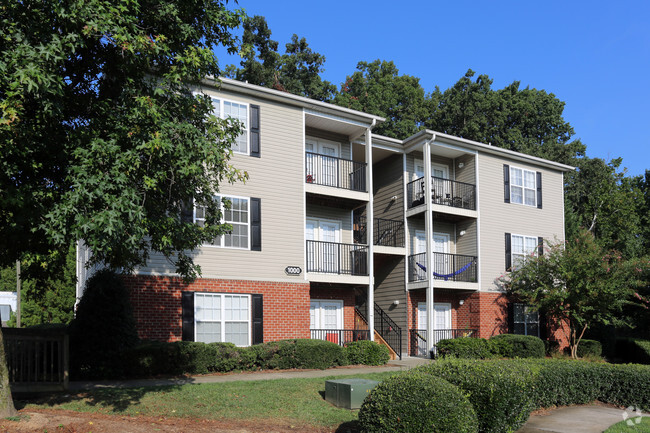 Campus Crossing Spring Garden - Campus Crossing Spring Garden Apartments