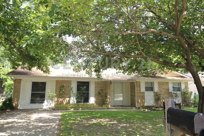Building Photo - Lovely 3/2 with 2 Car Carport in Denton Fo... Rental