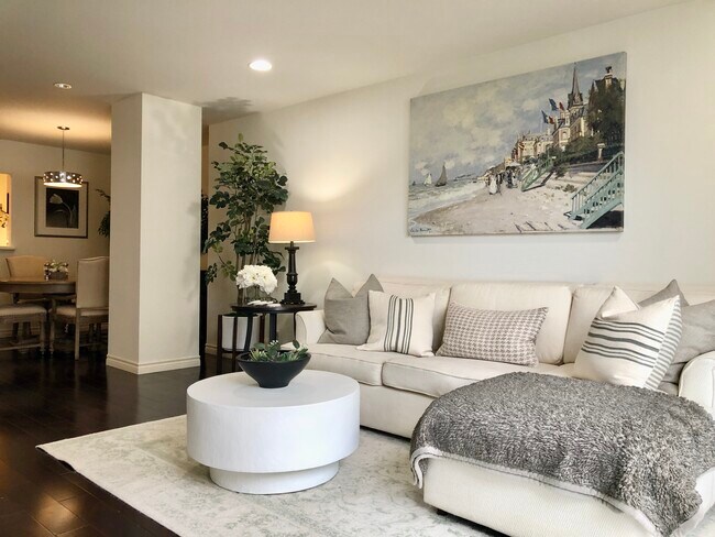 Fully Furnished Living Room - 10751 Wilshire Blvd Unit #1203