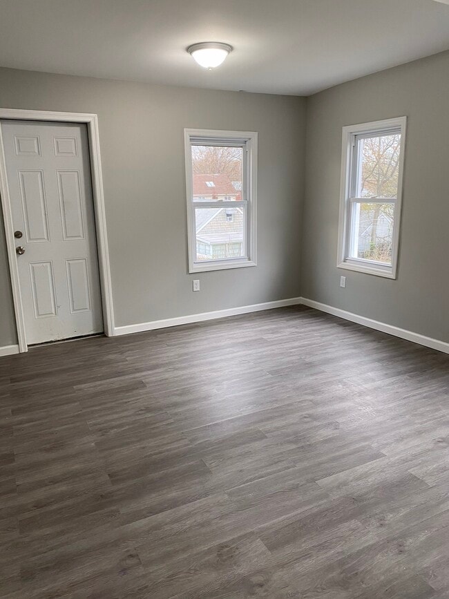 48 Entwistle Ave Unit 2