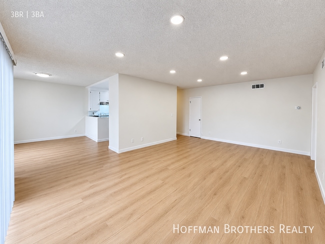 6039 Whitsett Ave Unit 208