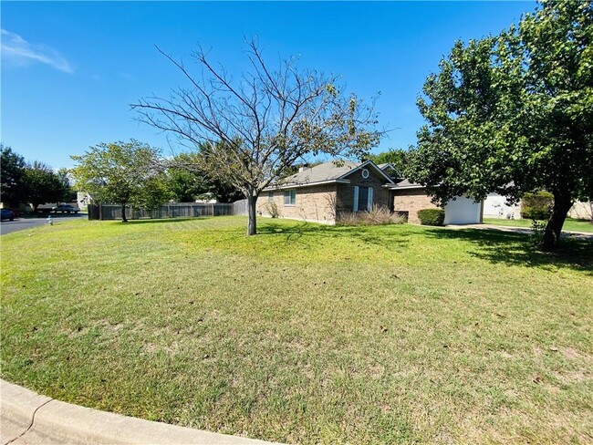 Photo - 205 Juniper Dr