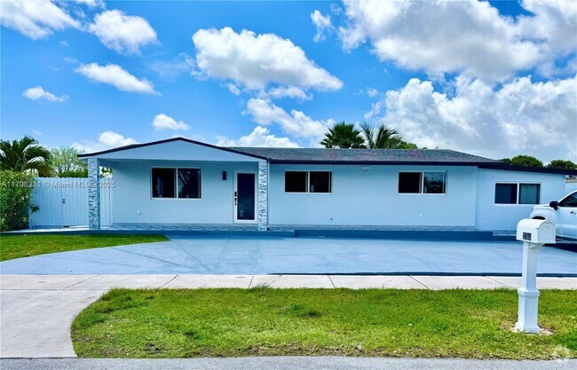 Building Photo - 11984 SW 195th St Rental