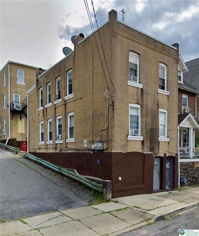 Photo - 625 E 4th St Apartamento Unidad 2R