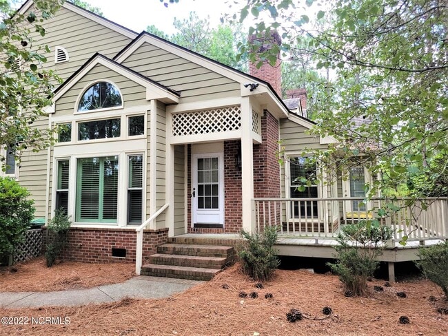 Building Photo - 301 Hampton Dr