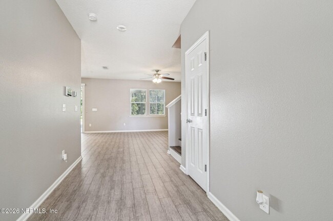 Photo - 404 Hepburn Rd