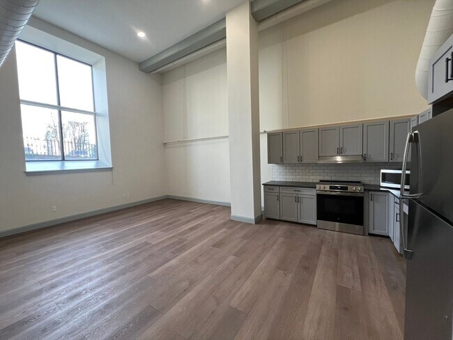 Photo - 160 Seabury St Unit 24