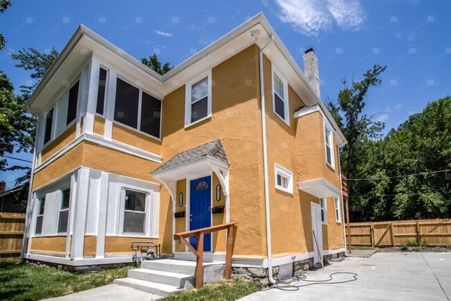 Building Photo - 2510 E 59th St Unit 2512 East 59th Street