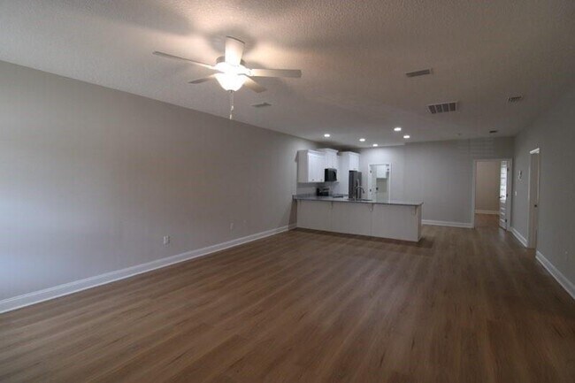 Photo - 324 S 5th St