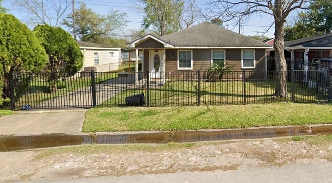 Building Photo - 10309 Chadwick St Rental