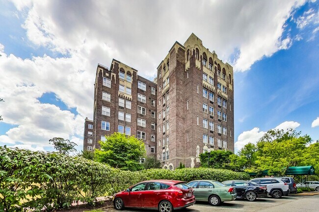 Photo - Elegant 2 Bedroom/ 2 Bath Unit in Westchester Cooperative!