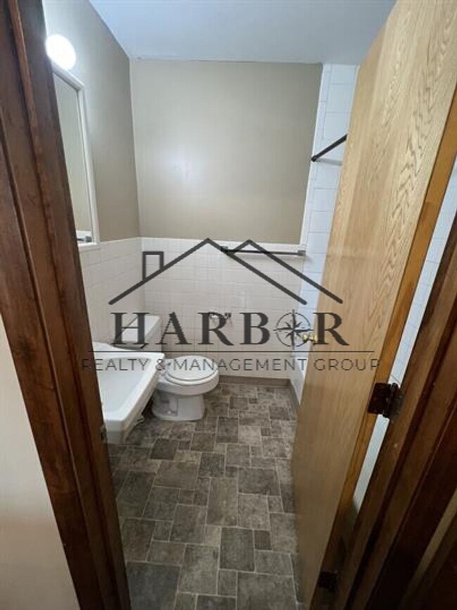 202 11th Ave NW Unit 202 - 402