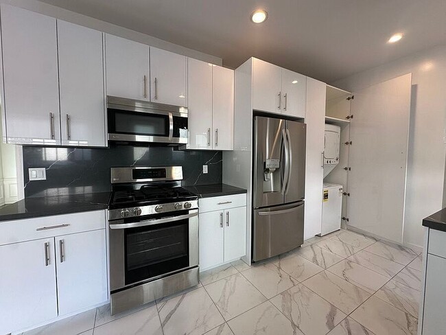 Photo - 1407 Laurel Ave Unit 1406