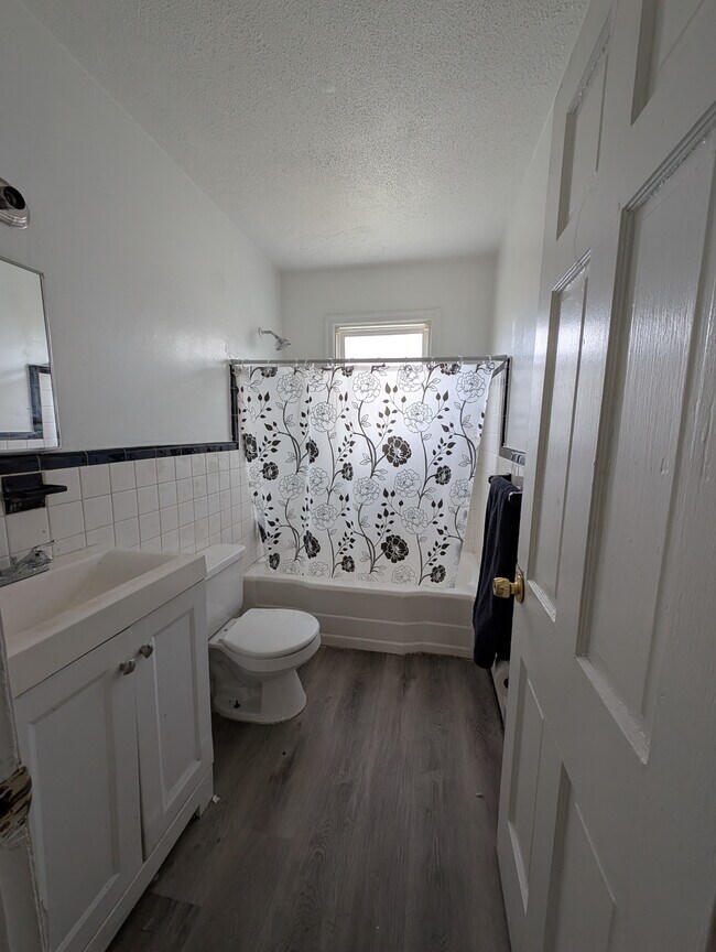 Photo - 12084 Vaughan St