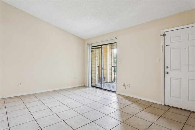 Photo - 8645 Fancy Finch Dr Unidad 204