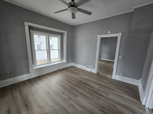 Photo - 714 W 1st St