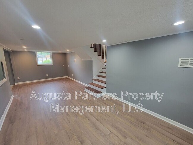 Photo - 3513 Wyevale Dr