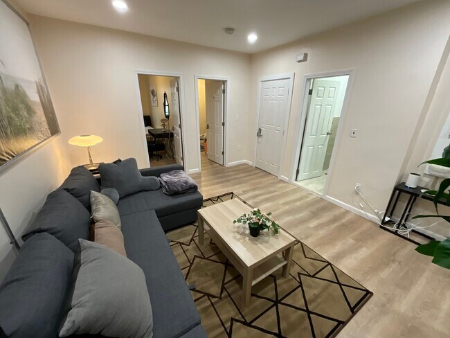 Photo - 871 Harrison Ave Unidad 3