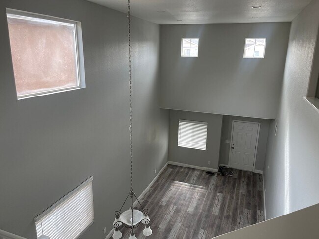 Photo - Beautiful 4 Bedroom 3 Bathroom with a pool