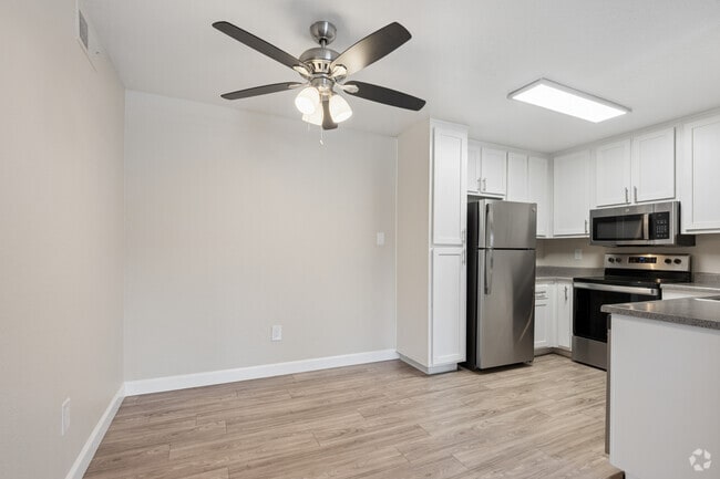 The Shoreline - 2BR, 2BA - 998SF - Dining Room