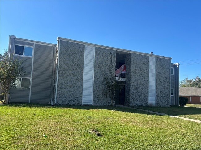 Building Photo - 6702 Biggs Ct Unit 4